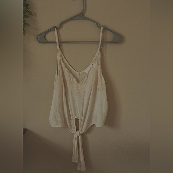 Cream tank top. - Picture 1 of 2